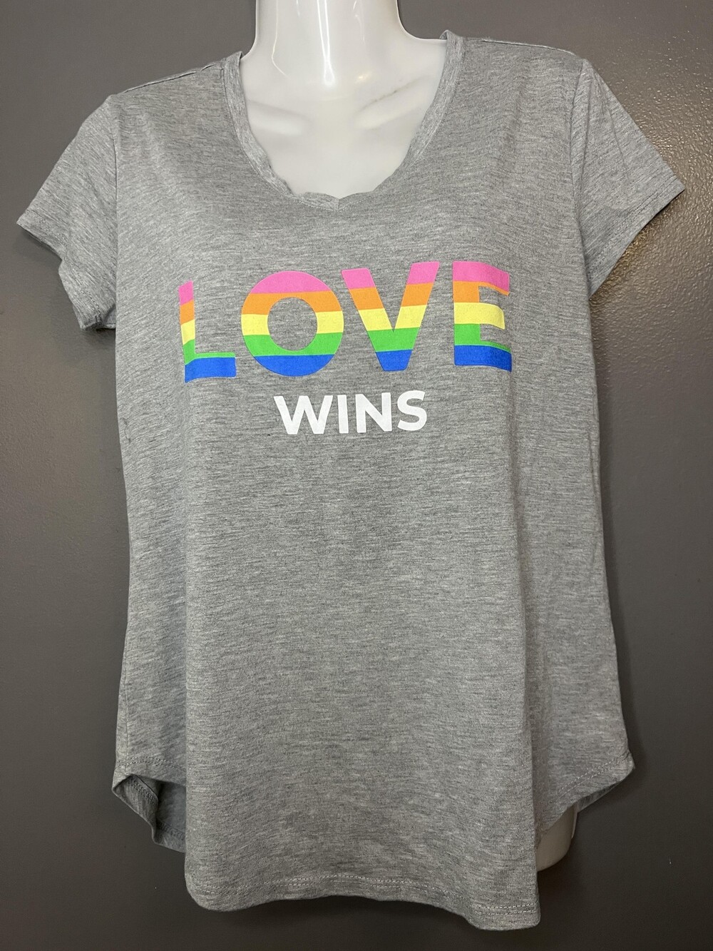 Nine West Shirt Womens Small Gray Love Wins Rainbow Graphic V Neck Tee Top Pride